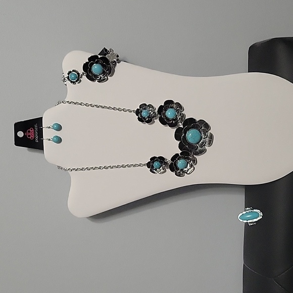 Paparazzi 7 pieces of jewelry bundle - Picture 1 of 10